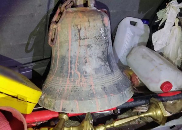 Ημαθία: Έκλεψαν από εκκλησίες μέχρι τις καμπάνες – Δείτε τι βρέθηκε στο αυτοκίνητο των δραστών