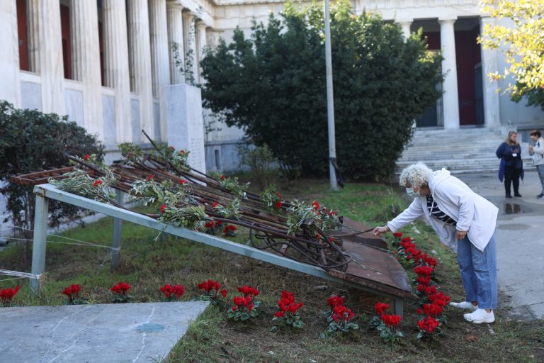 Επέτειος Πολυτεχνείου: Άνοιξαν οι πύλες για τον εορτασμό της 49ης επετείου της εξέγερσης