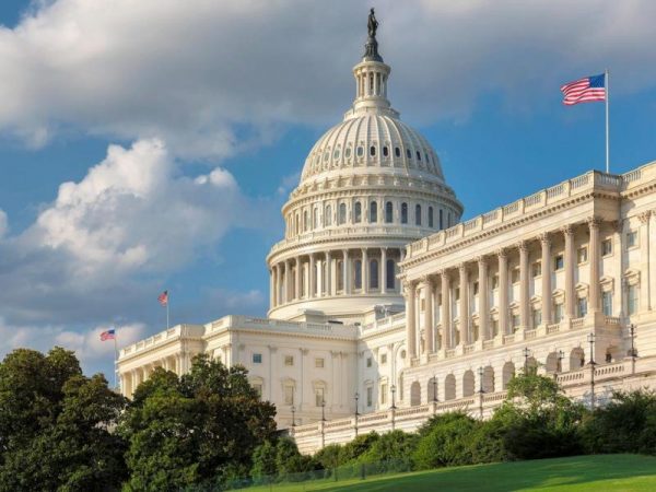 Η σκληρή πόλωση στις αμερικανικές εκλογές θα κρίνει τις αμφίρροπες πολιτείες