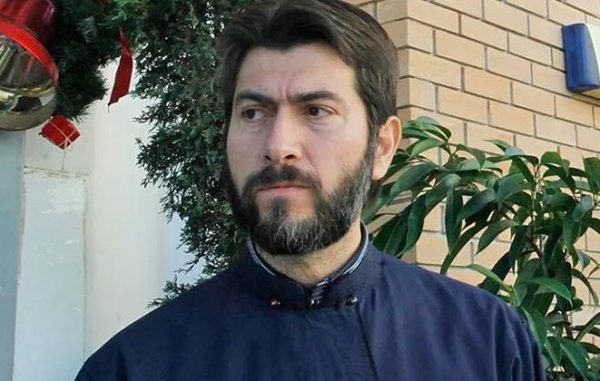 Κιβωτός του Κόσμου: «Η μητέρα του πατέρα Αντώνιου ζει σε ”κοτέτσι”»