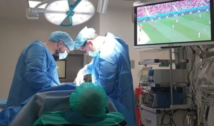 Πολωνία: Το πάθος ενός ασθενή για το ποδόσφαιρο τον ακολούθησε και στο... χειρουργείο