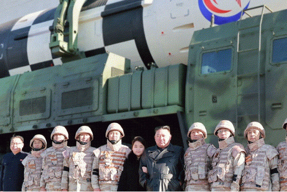 Βόρεια Κορέα: Νέα δημόσια εμφάνιση με την κόρη του έκανε ο Κιμ Γιονγκ Ουν