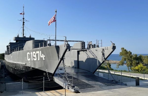 Κύπρος: Σχεδόν μισόν αιώνα μετά, πάνω στο αποβατικό σκάφος των Τούρκων