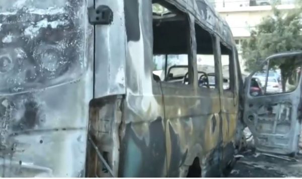 Αργυρούπολη: Άγνωστοι έκαψαν σχολικό λεωφορείο
