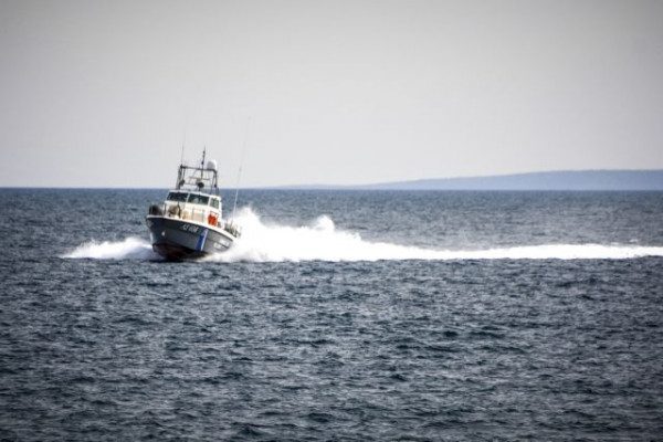 Ρόδος: Ανθρωποκυνηγητό για τη σύλληψη κρατούμενου που απέδρασε μπροστά στα μάτια λιμενικών