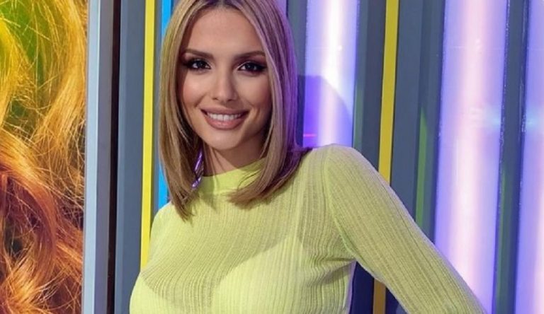 Η Κατερίνα Λιόλιου «ξέχασε» να φορέσει φούστα – Σήκωσε τα πόδια ψηλά και…