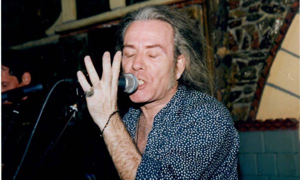 Θρήνος στην ελληνική μουσική σκηνή – Πέθανε μια από τις τελευταίες αυθεντικές μορφές της ροκ