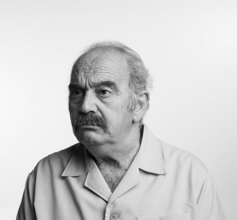 Ο «Μάκης» του Ερρίκου Λίτση στο Θέατρο του Νέου Κόσμου, γροθιά στο στομάχι για τη μοναξιά της τρίτης ηλικίας