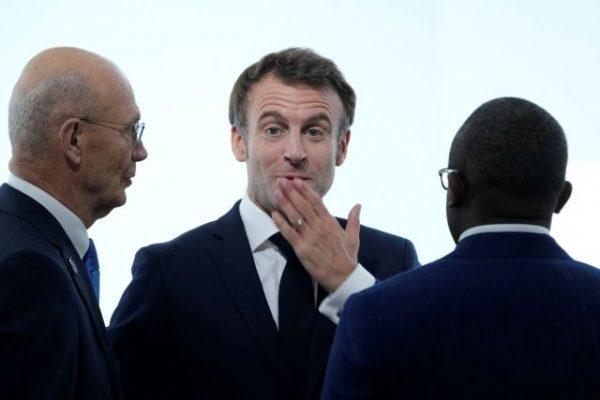 Γαλλία: Ο Μακρόν υποδέχθηκε Ιρανές ακτιβίστριες και χαιρέτησε την «επανάστασή» τους