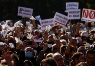 Μαζικές διαδηλώσεις υπέρ της δημόσιας υγείας στην Ισπανία
