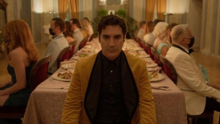 Maestro: Πέντε σκηνές που καθήλωσαν και έκαναν το κοινό να υποκλιθεί στον Χριστόφορο Παπακαλιάτη