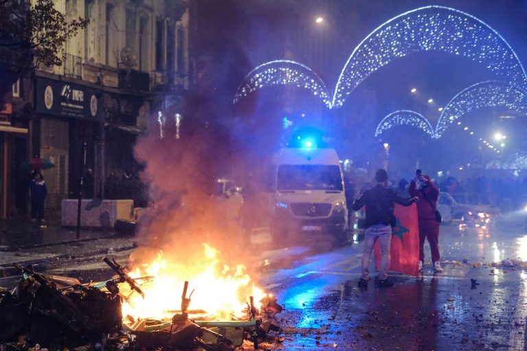 Βρυξέλλες: Συγκρούσεις και φωτιές μετά τη νίκη του Μαρόκου