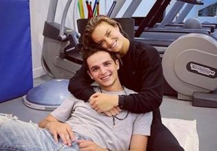 Κωνσταντίνος Μητσοτάκης – Μαρία Σάκκαρη: Ποζάρουν αγκαλιασμένοι στην παραλία και διαψεύδουν τις φήμες