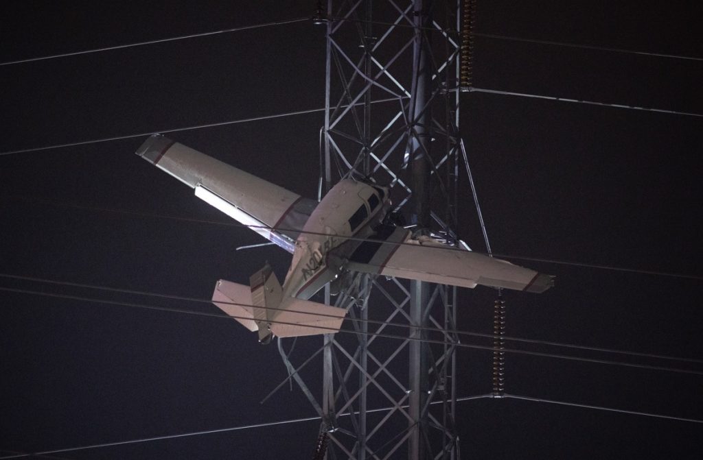 Μικρό αεροσκάφος έπεσε σε πυλώνα ρεύματος στο Μέριλαντ των ΗΠΑ