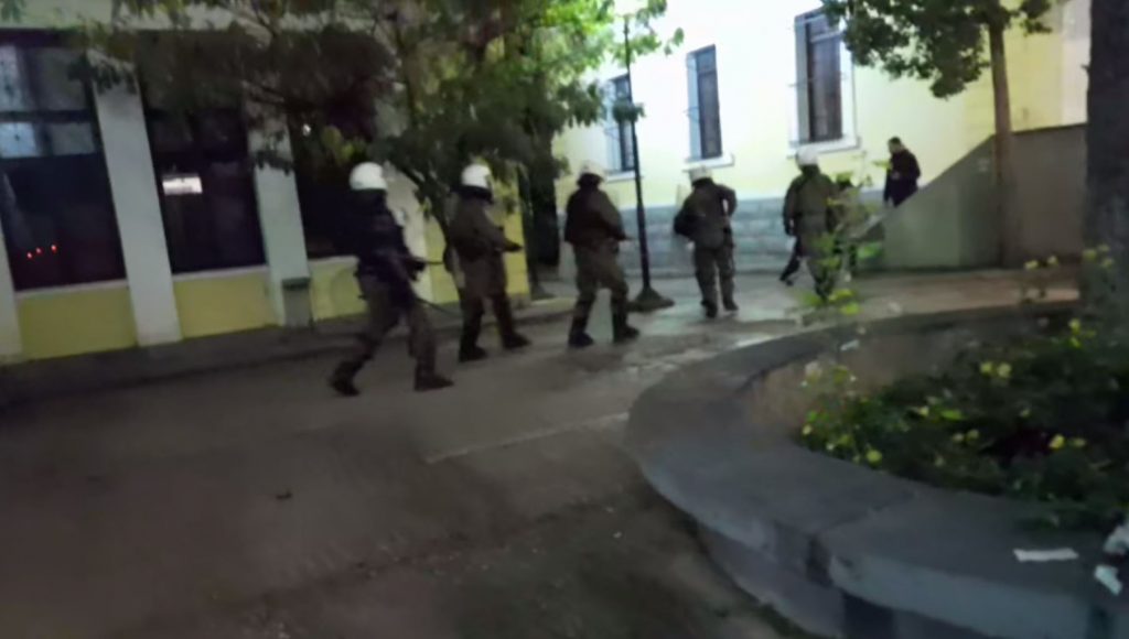 Προσφυγικά: Όργιο βίας και αυθαιρεσίας καταγγέλλουν οι δικηγόροι των συλληφθέντων