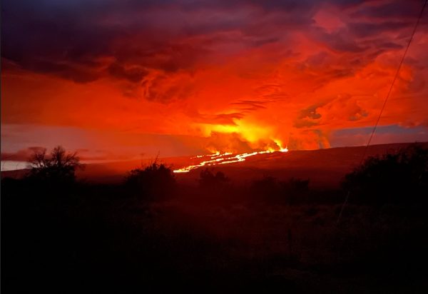 Μάουνα Λόα: Εντυπωσιακές οι εικόνες από το μεγαλύτερο ηφαίστειο του κόσμου που ξύπνησε έπειτα από 48 χρόνια