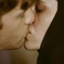 Μαύρο Ρόδο: «Το φιλί δεν είναι για να εξηγείται, αλλά για να δίνεται» – Η ατάκα του Πέτρου που «γκρέμισε» το Twitter