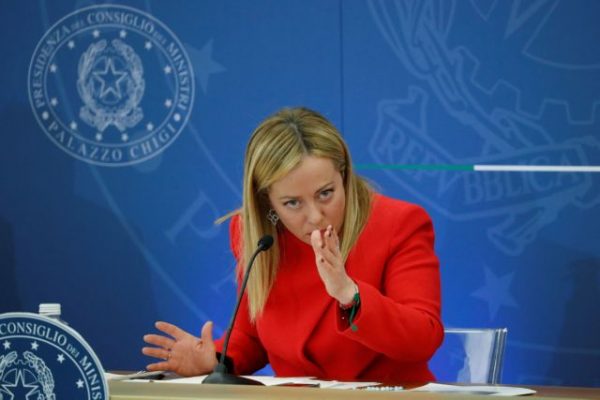 Μελόνι: Οδηγεί σε δίκη και δεύτερο δημοσιογράφο για συκοφαντική δυσφήμιση