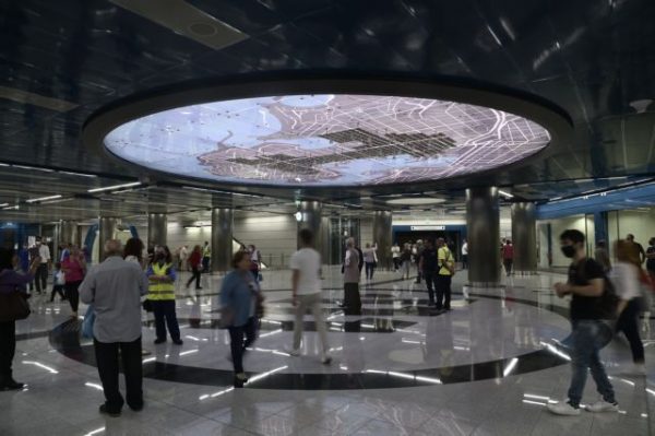 Reuters: Ένα ελληνικό ψηφιδωτό κοσμεί το μετρό Πειραιά και μας μεταφέρει στα βάθη της ιστορίας