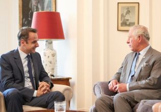 Βασιλιάς Κάρολος – Κυριάκος Μητσοτάκης: Συνάντηση στο Λονδίνο με το βλέμμα σε… Τατόι και Παρθενώνα