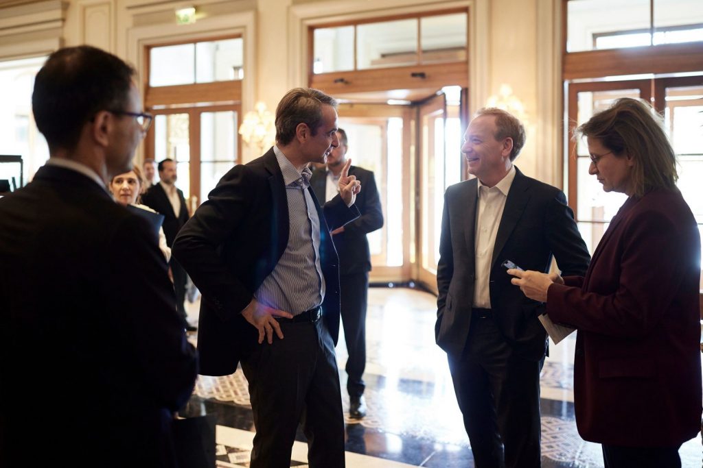 Συνάντηση Μητσοτάκη – Σμιθ: Ενημερώθηκε για το σχέδιο επενδύσεων της Microsoft