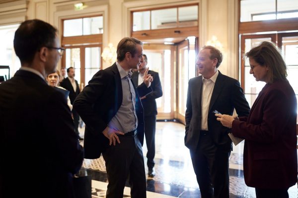 Συνάντηση Μητσοτάκη – Σμιθ: Ενημερώθηκε για το σχέδιο επενδύσεων της Microsoft