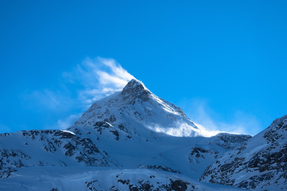 Κακοκαιρία «Eva»: Έπεσαν τα πρώτα χιόνια σε κορυφή των Τρικάλων