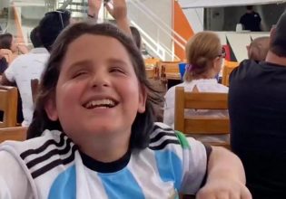 Συγκλονιστικό: Ο πανηγυρισμός ενός τυφλού πιτσιρικά όταν ο πατέρας του περιγράφει πως ο Μέσι σκοράρει με το Μεξικό