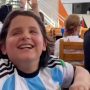 Συγκλονιστικό: Ο πανηγυρισμός ενός τυφλού πιτσιρικά όταν ο πατέρας του περιγράφει πως ο Μέσι σκοράρει με το Μεξικό