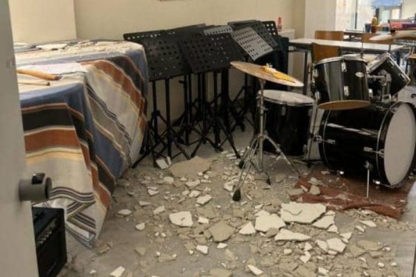 Λέσβος: Έπεσαν σοβάδες από το ταβάνι σε αίθουσα του Μουσικού Σχολείου Μυτιλήνης