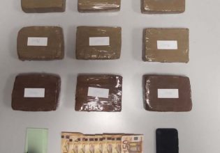 Θεσσαλονίκη: Ζευγάρι έκρυβε δέκα κιλά ηρωίνη στην πόρτα του αυτοκινήτου