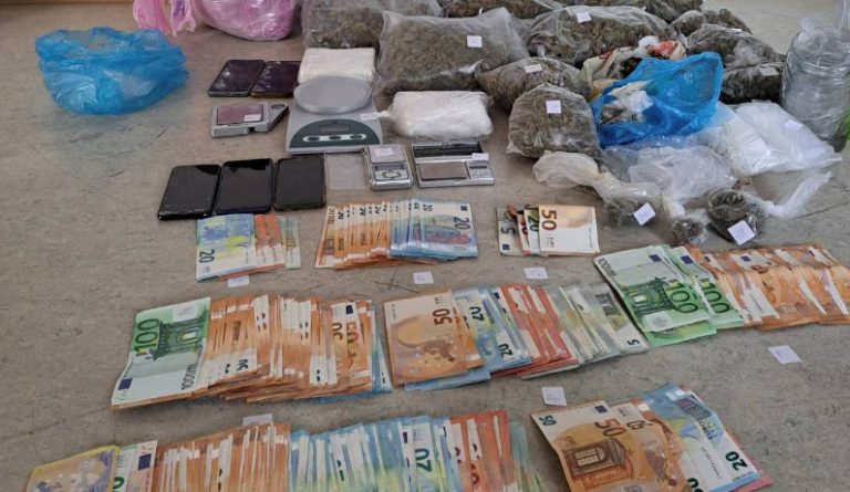 Εξαρθρώθηκε εγκληματική οργάνωση που διακινούσε ποσότητες ναρκωτικών ουσιών σε περιοχές της Αθήνας της Σαντορίνης και του Ναυπλίου
