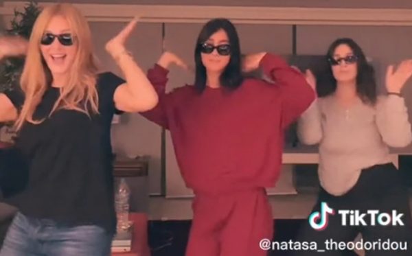 Νατάσα Θεοδωρίδου: Χορεύει με τις κόρες της στο TikTok και γίνεται viral