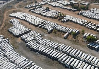 Λίγα λεπτά από την Αθήνα: Το μεγαλύτερο «νεκροταφείο» λεωφορείων – Εντυπωσιακό βίντεο