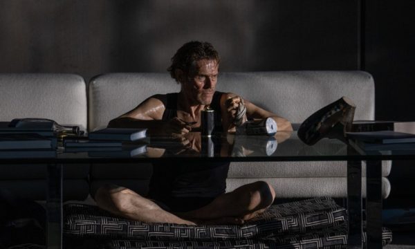 Γουίλιαμ Νταφόε: Πρωταγωνιστεί στην ταινία «Inside» που υπογράφει ο Έλληνας σκηνοθέτης Βασίλης Κατσούπης