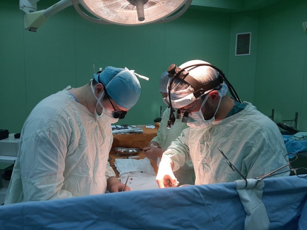 Ουκρανία: Γιατροί στο Κίεβο συνεχίζουν την επέμβαση σε παιδί παρά το μπλακ άουτ – «Έτσι κάνουμε σήμερα εγχείρηση καρδιάς»