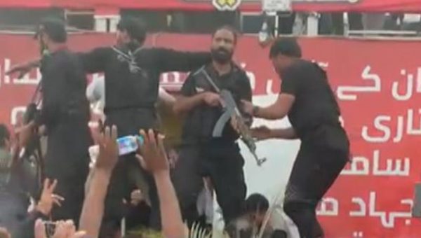 Πακιστάν: Απόπειρα δολοφονίας σε βάρος του πρώην πρωθυπουργού, Ιμράν Καν