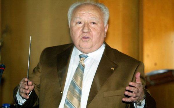 Βασίλης Παπαζάχος: Η ανάμειξη στην πολιτική και η ομηρική διαμάχη του ΒΑΝ