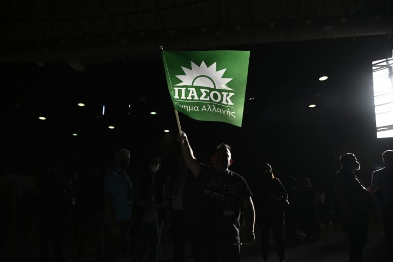 ΠΑΣΟΚ: Σύνθεση παλιών και νέων στελεχών – Ποια πρόσωπα εξετάζει να εντάξει στα ψηφοδέλτια