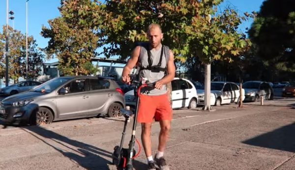 Youtuber έκανε τη διαδρομή Θεσσαλονίκη – Αθήνα με… ηλεκτρικό πατίνι