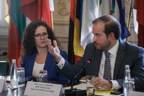 Υποκλοπές – PEGA: Δεν υπάρχουν αποδείξεις αλλά να ερευνηθούν οι καταγγελίες για Pegasus και Predator