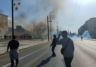 Απεργία: Επεισόδια έξω από τη Βουλή με μολότοφ και χημικά