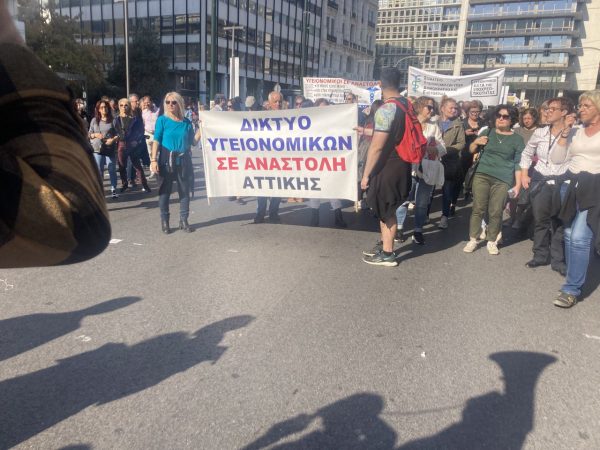 Ο «νοσηρός» εναγκαλισμός του συνδικαλισμού με τους αντιεμβολιαστές