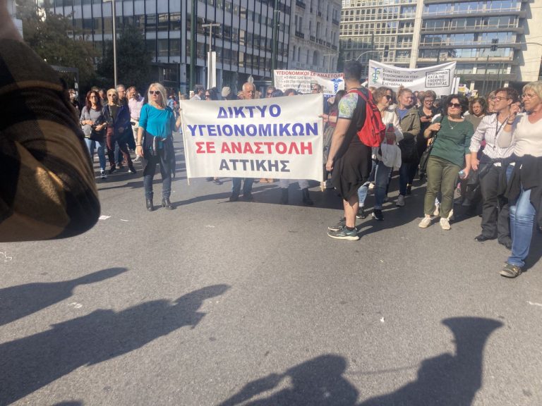 Ο «νοσηρός» εναγκαλισμός του συνδικαλισμού με τους αντιεμβολιαστές