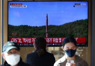 Η Βόρεια Κορέα εκτοξεύει διηπειρωτικό βαλλιστικό πύραυλο που πέφτει εντός της ΑΟΖ της Ιαπωνίας