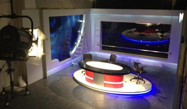 Στο νοσοκομείο εκτάκτως με εγκαύματα στο πρόσωπο πασίγνωστος παρουσιαστής