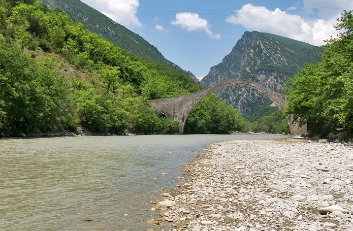 Άρτα: Περιπέτεια για τρία παιδιά στον Άραχθο ποταμό