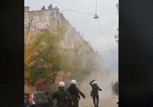 Προσφυγικά: Βίντεο από την επιχείρηση της ΕΛ.ΑΣ – Πέταξαν στους αστυνομικούς ακόμη και πόρτες