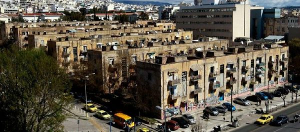 Η αμορφωσιά θέλει να γκρεμίσει τα Προσφυγικά