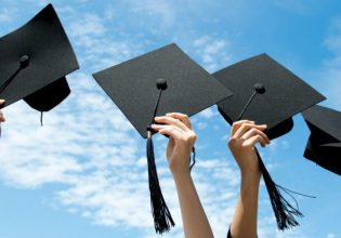 Συγχαρητήρια Μητσοτάκη σε ΔΟΑΤΑΠ: Στους δύο μήνες από τα δύο χρόνια η αναγνώριση πτυχίου εξωτερικού